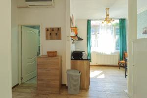 Central 1BR Stay on Rustaveli Avenue - by Wehost