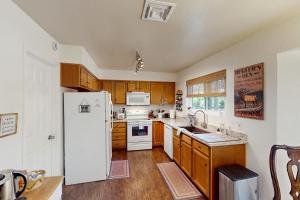 3BR Home Close to Golf, Trails, Lake, and Ski Resort