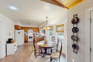 3BR Home Close to Golf, Trails, Lake, and Ski Resort