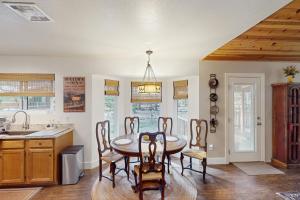 3BR Home Close to Golf, Trails, Lake, and Ski Resort