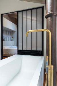 YouHosty - Luxury Town House