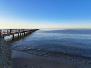 Le Flamboyant, central, plage & port