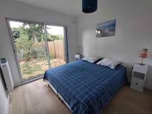 Le Flamboyant, central, plage & port