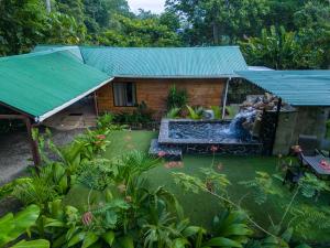 ParadiseTropical Garden Cabin with private jacuzzi