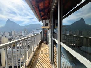 Cobertura panorâmica com 2 suítes em Botafogo, vista para o Cristo e área de lazer