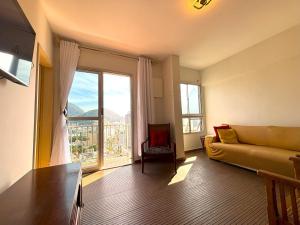 Cobertura panorâmica com 2 suítes em Botafogo, vista para o Cristo e área de lazer