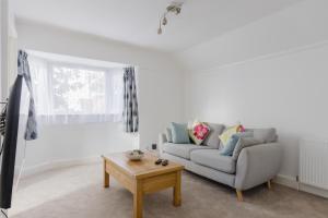 Charming 2-Bedroom Escape in Worthing