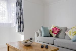 Charming 2-Bedroom Escape in Worthing