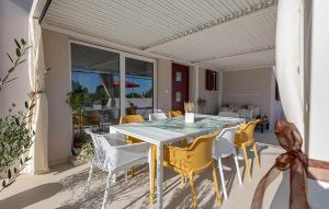 Awesome Home In Mali Vareski 