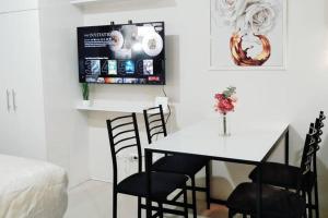 Outdoor Pool Studio Sleeps 2 - Tv Aircon