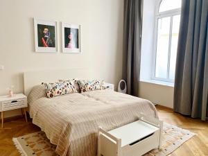 Bright ground-floor apartment near main station