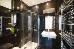 Elegant 2 Bed Marylebone Flat with Balcony