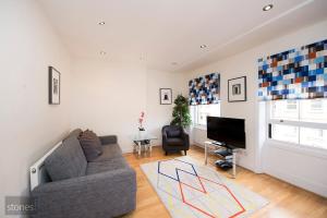 Elegant 2 Bed Marylebone Flat with Balcony