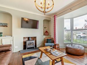 4 Bed in Tenby FB193