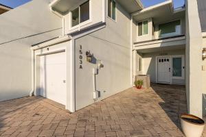 Luxurious Oceanfront Townhouse