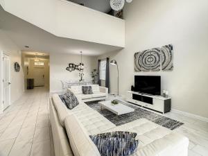4766 - 5BR w Pool 10min Disney 2 Water Parks