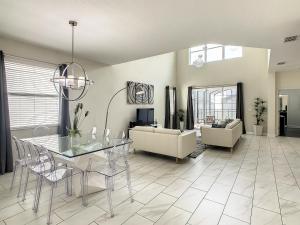 4766 - 5BR w Pool 10min Disney 2 Water Parks