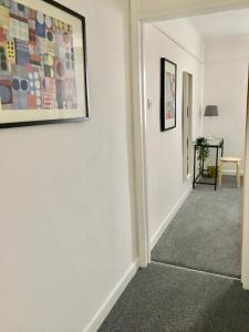 AwayOnBusiness Spacious Detached Highfield House