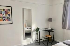 AwayOnBusiness Spacious Detached Highfield House