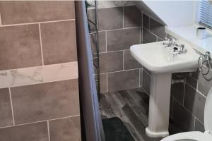 Loch Views Apartment Sleeps 2-Pets Ok-Free Parking