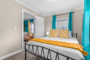 Cozy Oshkosh Home Minutes from UW, EAA & Downtown