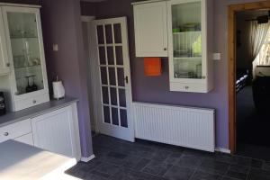 4 Bed Cottage Sleeps 6-Pet-Friendly-Private Garden