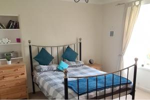 4 Bed Cottage Sleeps 6-Pet-Friendly-Private Garden