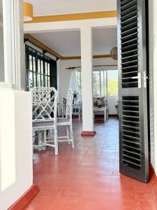 Wayside Beach Apartments