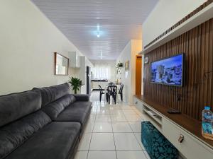 2 quartos, casa em bairro tranquilo 5 minutos do centro