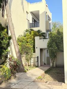 Wayside Beach Apartments