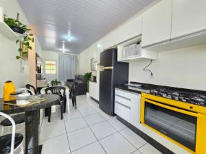 2 quartos, casa em bairro tranquilo 5 minutos do centro