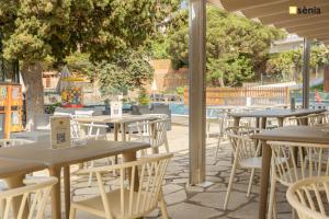 Happy Camp mobile homes in Camping Sènia Cala Canyelles