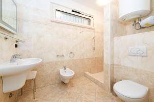 Bougainvillea for 4 people with pool and private park indoor