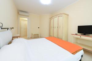 Bougainvillea for 4 people with pool and private park indoor