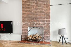 Homely 3-Bedroom Retreat with Garden & Living Room