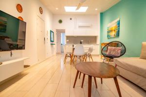 Costa Lairaga Suite Beachfront! Air conditioned