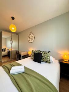 Chez Marc, avec vue verdoyante et parking privé