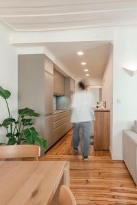 C1 Remodeld & Beautiful! Charming Apartment with 2 Bedrooms in Bairro Alto! LIS Downtown