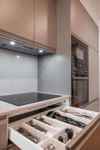 C1 Remodeld & Beautiful! Charming Apartment with 2 Bedrooms in Bairro Alto! LIS Downtown