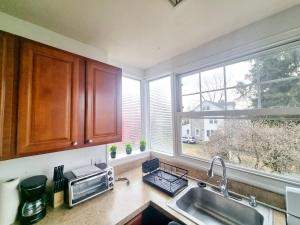 Bright & Spacious Apartment Elkins Park