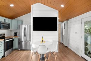 Running Buck Cabin 2 - Hot Tub & 5 Min to Main