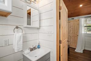 Running Buck Cabin 2 - Hot Tub & 5 Min to Main