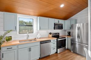 Running Buck Cabin 2 - Hot Tub & 5 Min to Main