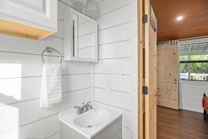 Running Buck Cabin 2 - Hot Tub & 5 Min to Main