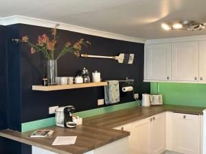 Central Bristol Townhouse with Harbour Views - Sleeps 7 - Ideal for Families, Groups & Business Stays