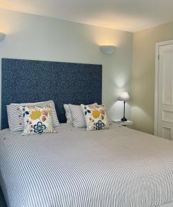 Central Bristol Townhouse with Harbour Views - Sleeps 7 - Ideal for Families, Groups & Business Stays