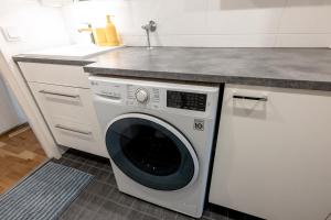 Bright & Comfy 79m2 2BR Apartment with Sauna and Balcony