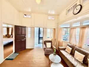 Yepplo Holiday Home - Traditional 2BHK Wooden House - Laban, Shillong