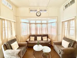 Yepplo Holiday Home - Traditional 2BHK Wooden House - Laban, Shillong