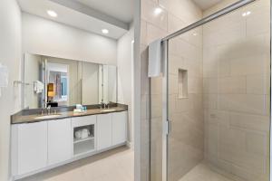 Sleek Condo Near Disney With Resort & Waterpark Access - B21-119